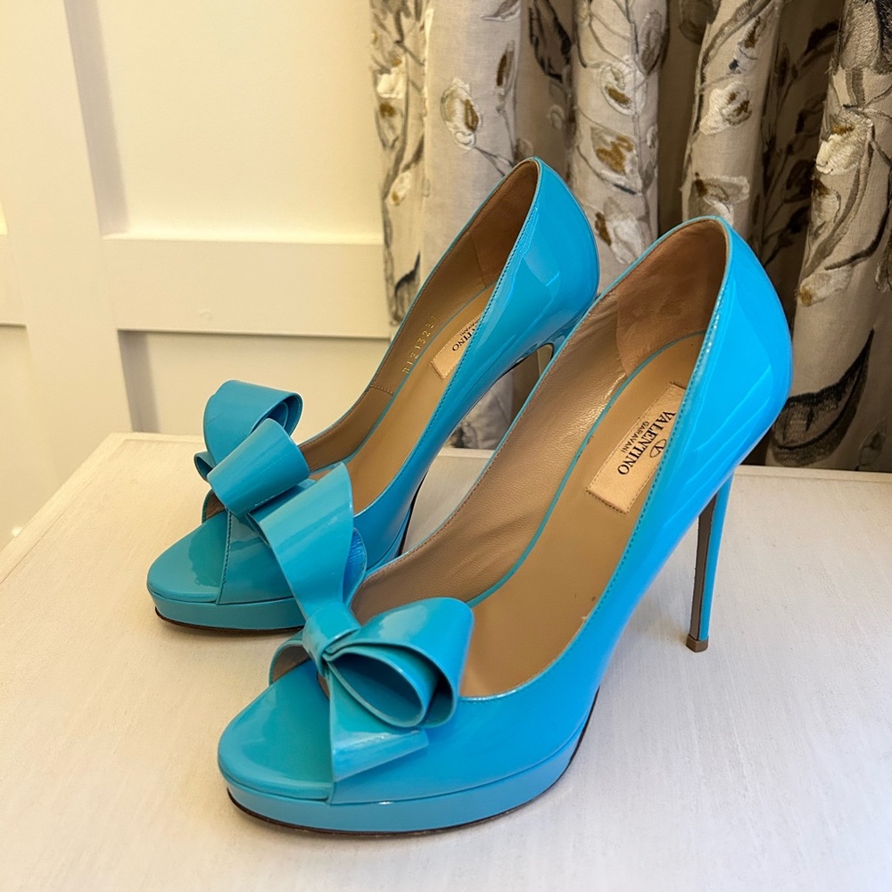 Valentino baby blue heels size 39 rare and vintage